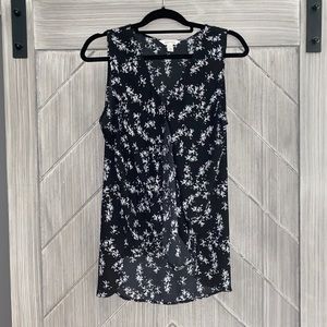 Sleeveless blouse top